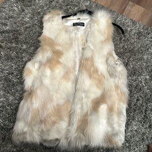 NWT Faux Fur vest size 10-12